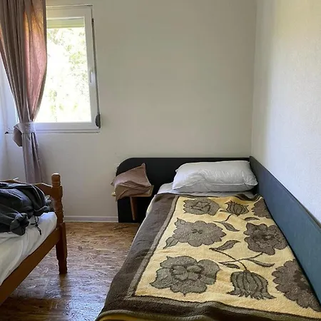 Apartman Arnes *