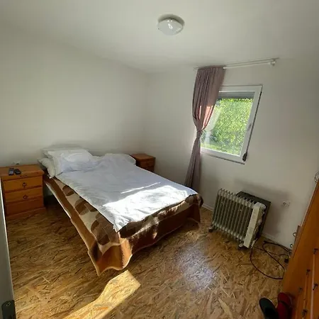 Apartman Arnes شقة